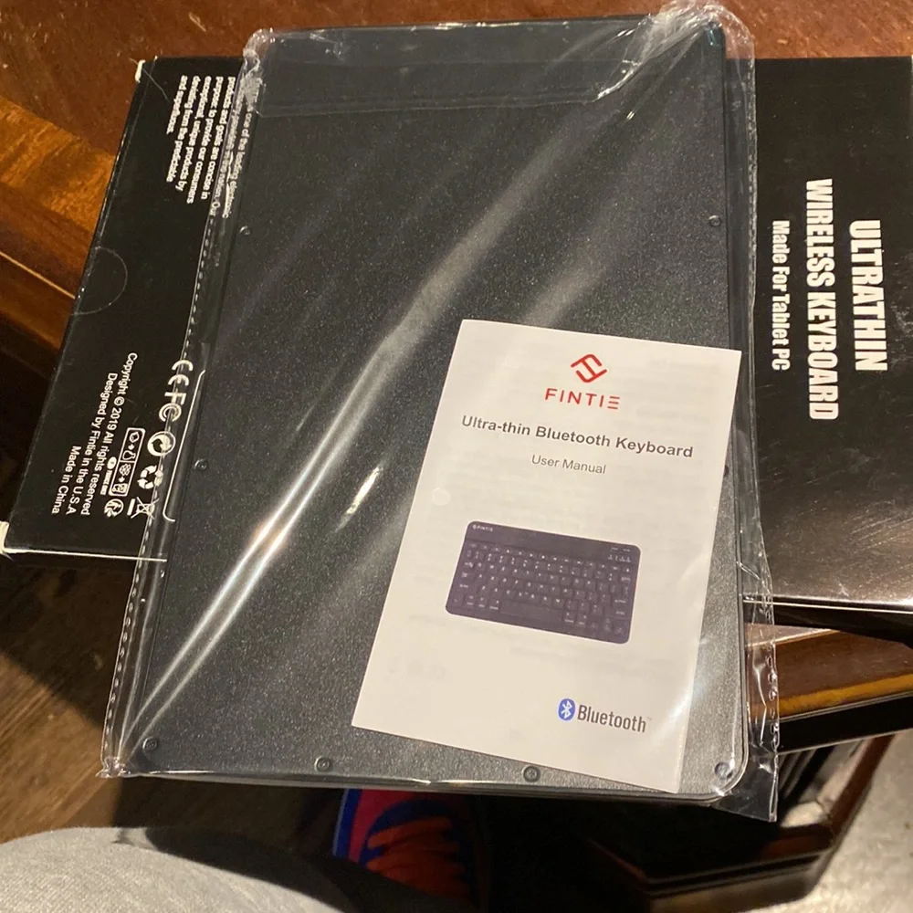 Wireless keyboard for tablets